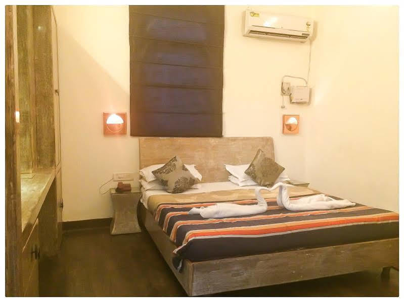 Itsy Hotels Banana Boutique Varanasi Luaran gambar