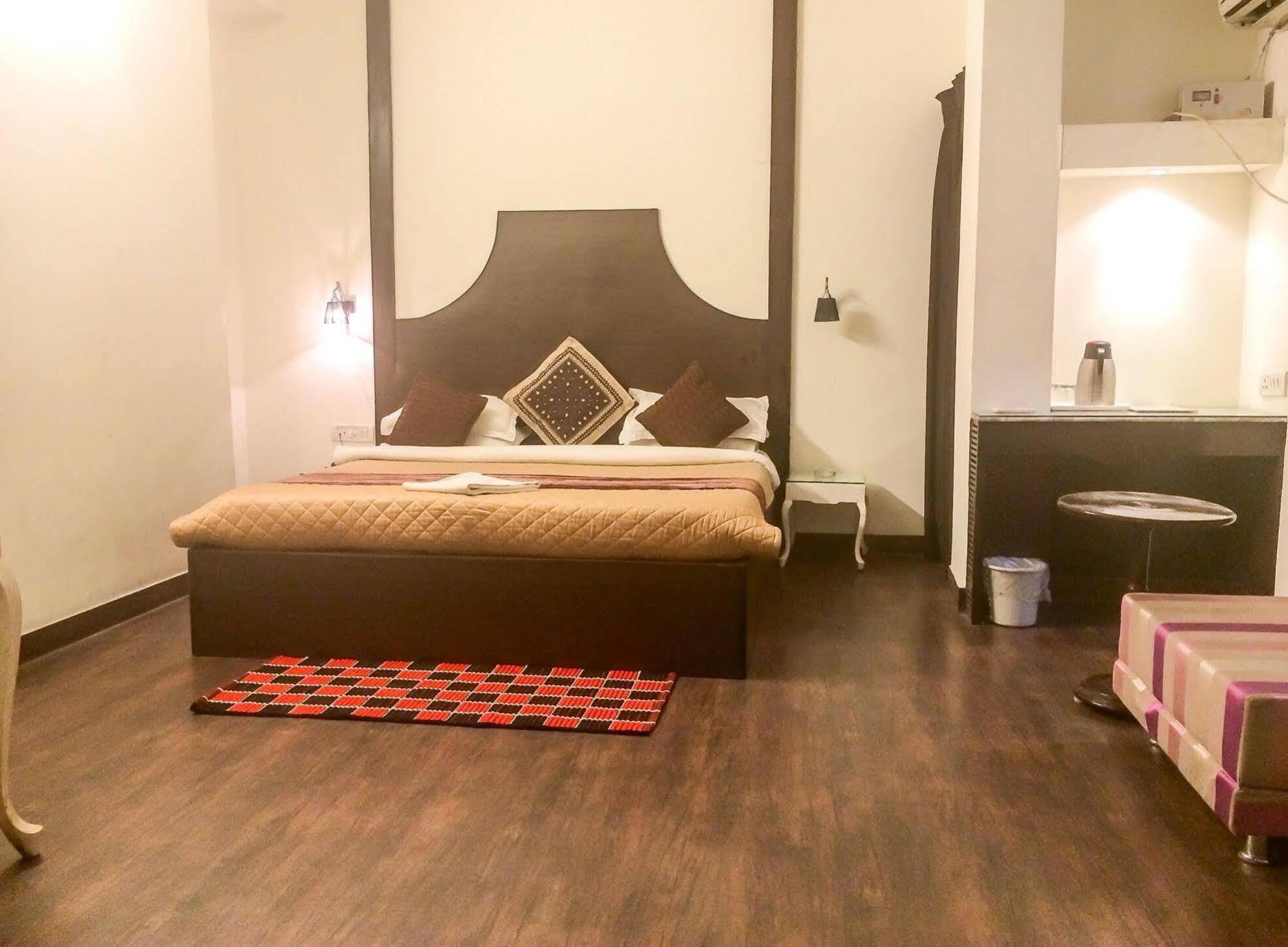 Itsy Hotels Banana Boutique Varanasi Luaran gambar