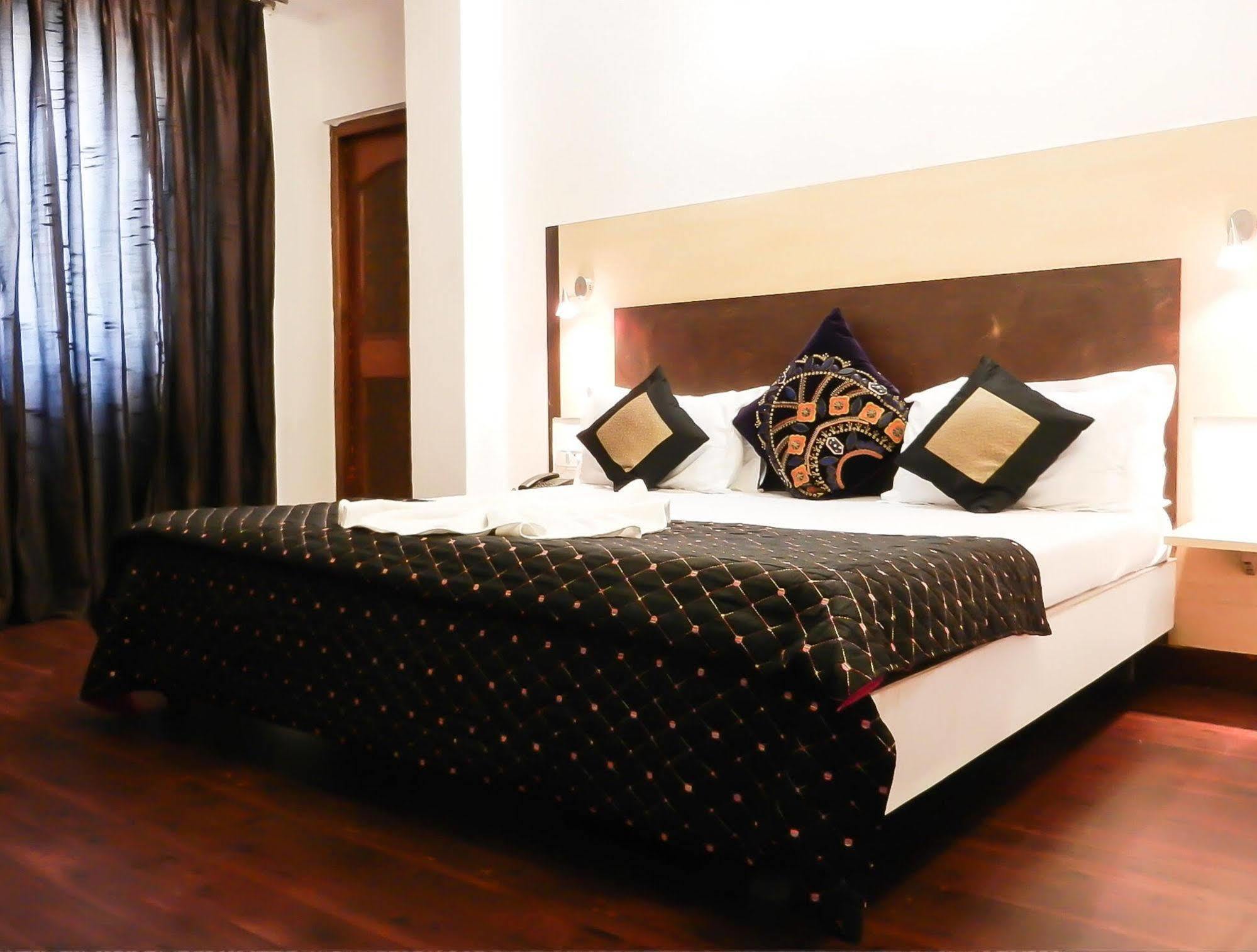 Itsy Hotels Banana Boutique Varanasi Luaran gambar